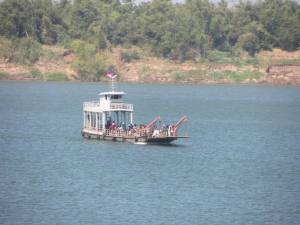 Ferry across the Mekong near Phnom Hanchey